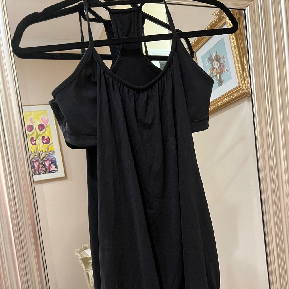 Lululemon tank with attached bra